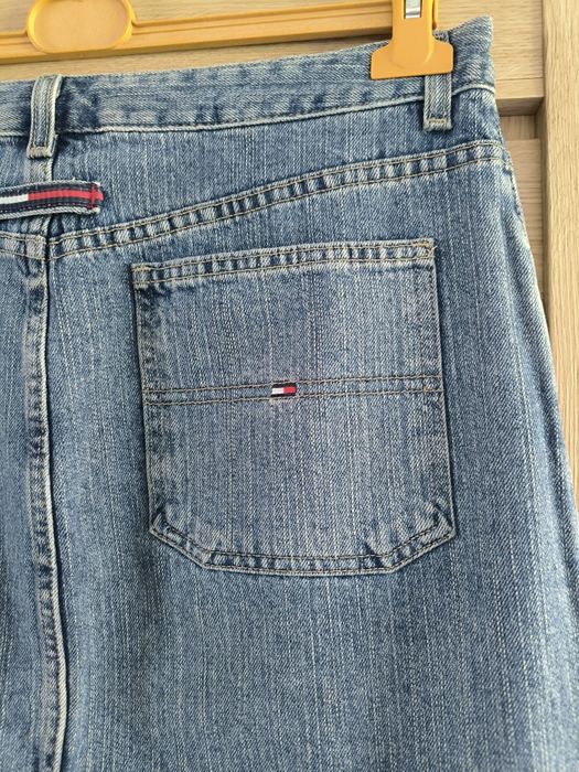 Klasyczna spódnica marki Tommy Hilfiger