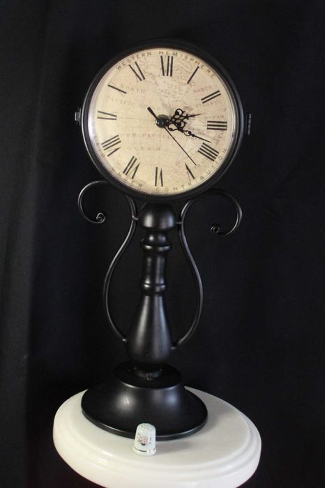 Relógio de mesa decorativo Duplo com movimento quartz, estilo antigo.