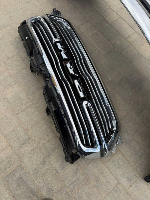 Gill - Atrapa Dodge Rampo 2018 rokuoryginał z podstawą