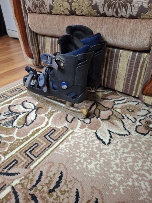 Продам коньки для хокея.