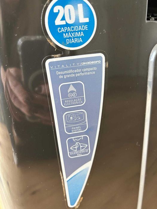 Desumidificador Rowenta 20 Lts/dia, em bom estado.