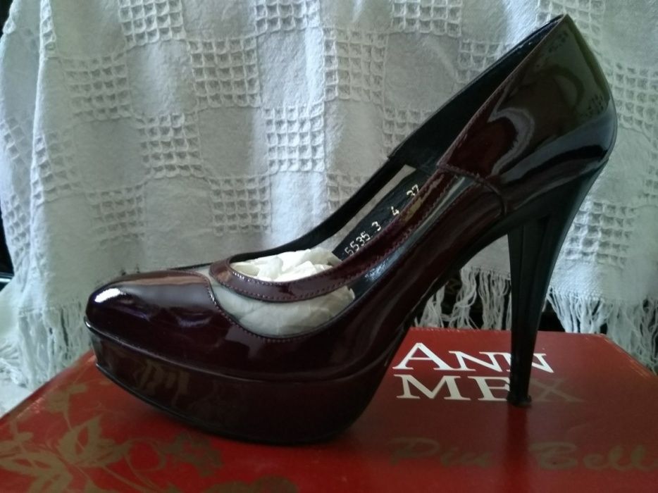 Туфли женские на высоком каблуке