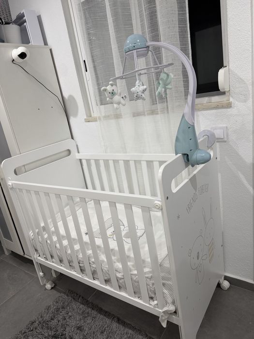 Berço Bebê acompanha colchão