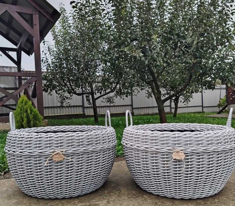 Кашпо з штучного ротангу