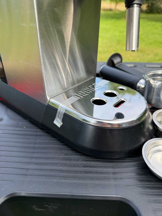 DeLonghi Dedica Style EC685.M ekspres kolbowy komplet