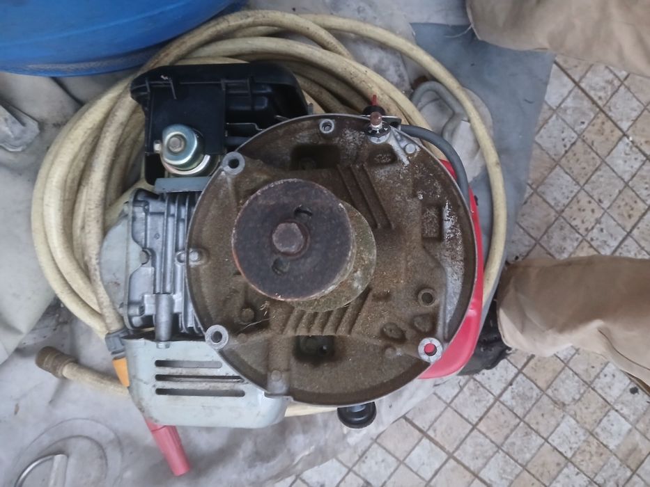 Honda GCV135, um motor a gasolina OHC de 4 tempos