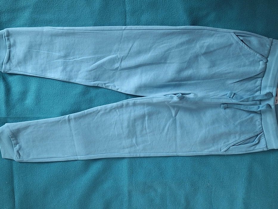 Sinsay nowe spodnie dresowe roz 128cm