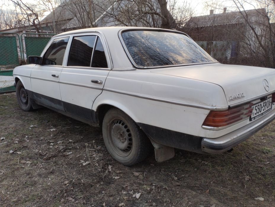 Мерседес 123 2.4 дизель