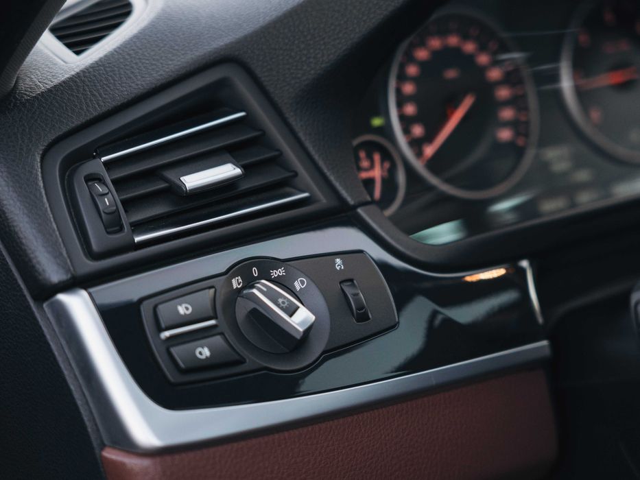 Продам власну BMW 5 Series 218 к.с універсал, топ комплектація