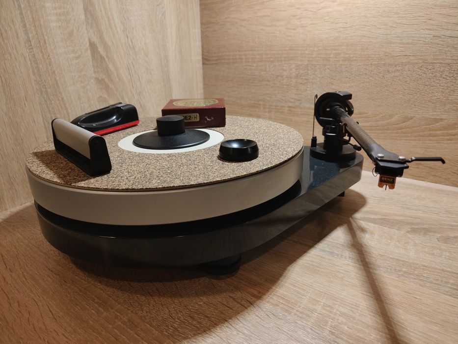 Gramofon PRO-JECT RPM 5 Carbon + Micro Benz MC20E2-H