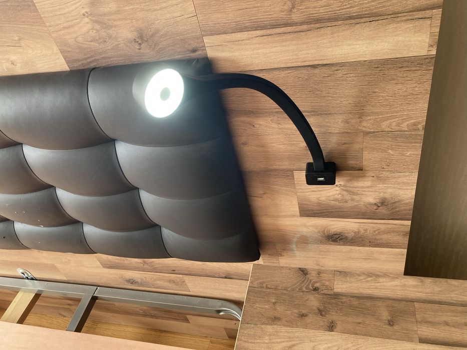 Cama de casal com cabeceira almofada mesas de cabeceira