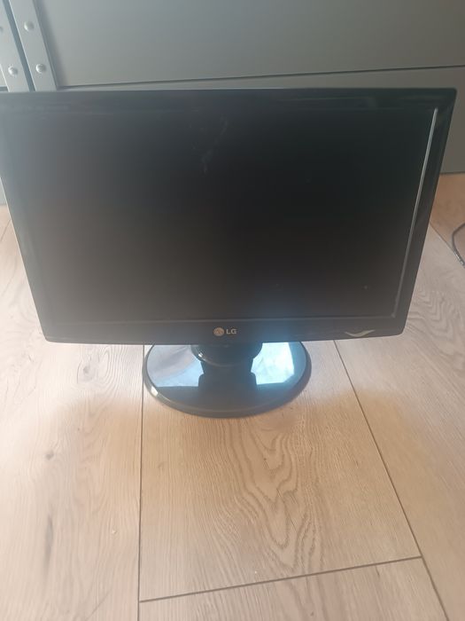Monitor LG sprawny 19 cali