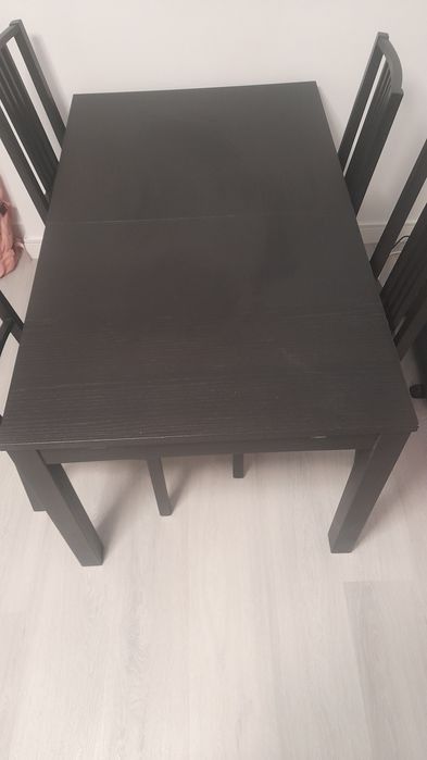 Mesa de sala preta e 4 cadeiras