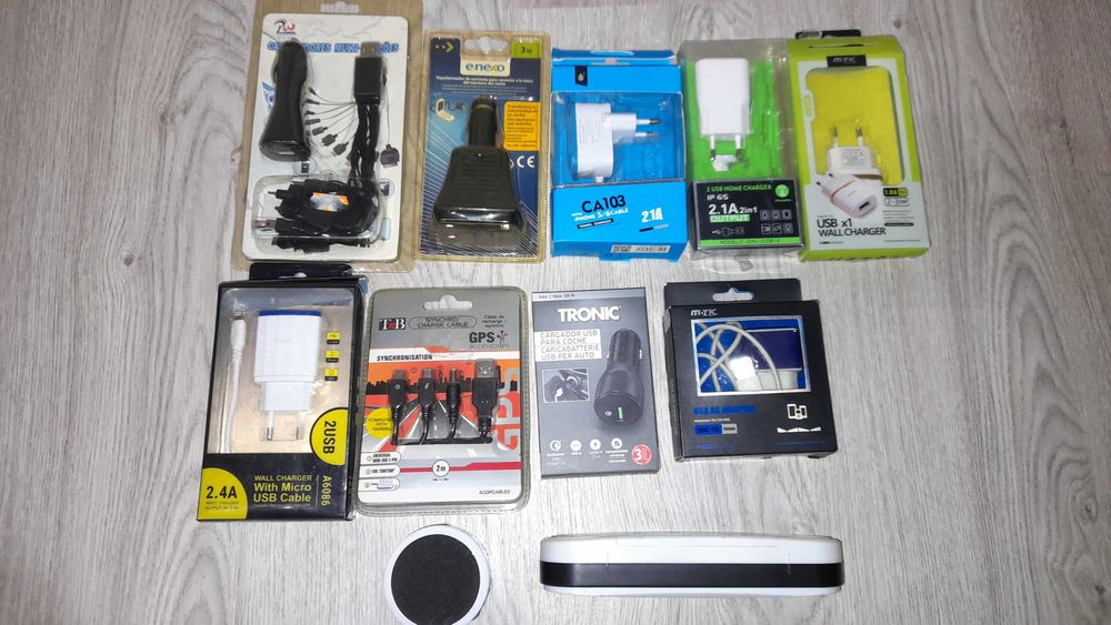 Vários cabos USB + Carregadores