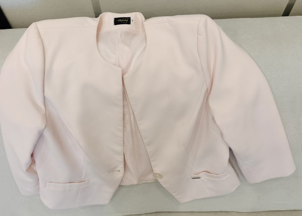 Używana elegancka marynarka w kolorze jasnego różu