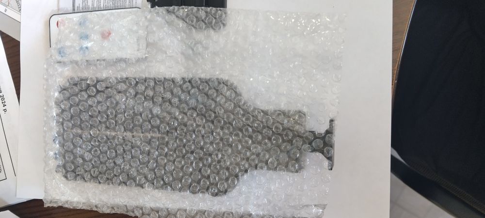 Вуличний ліхтар на сонячній батареї з датчиком руху.