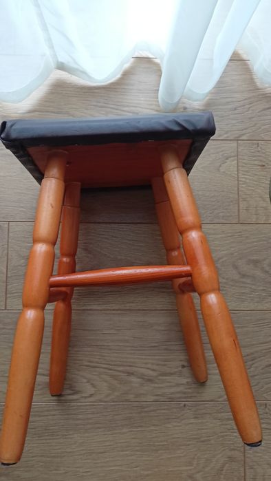 Taboret stołek drewniany