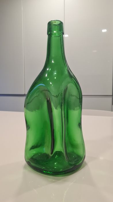 Garrafa de vidro verde para base de candeeiro