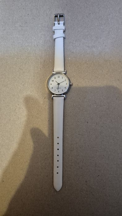 Nowy kwarcowy zegarek damski