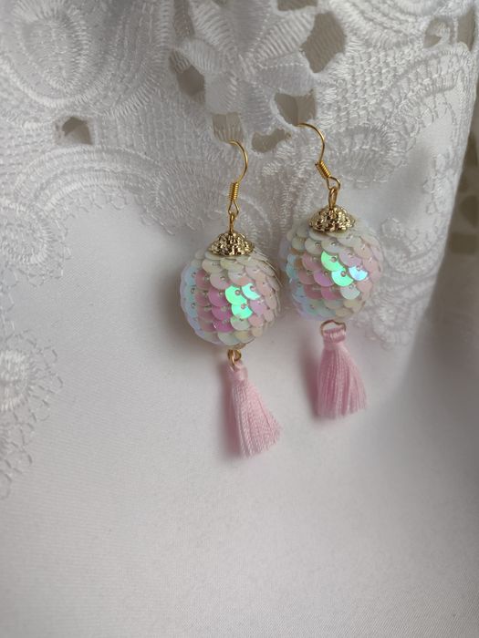 kolczyki disco cekinowe kule blado różowe z chwostem