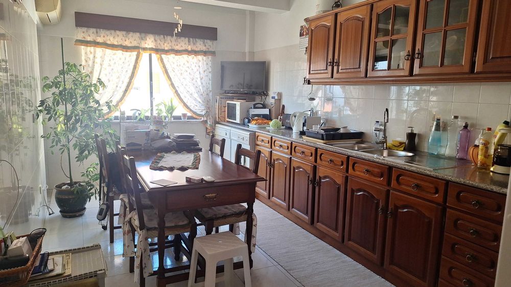 ENTRONCAMENTO quarto disponivel para profissional deslocado