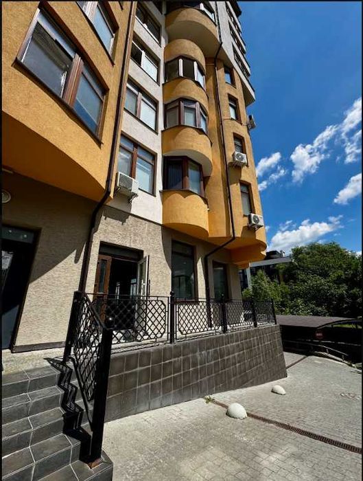 Продаж комерційного приміщення, м.Трускавець, вул.Роксолани,16