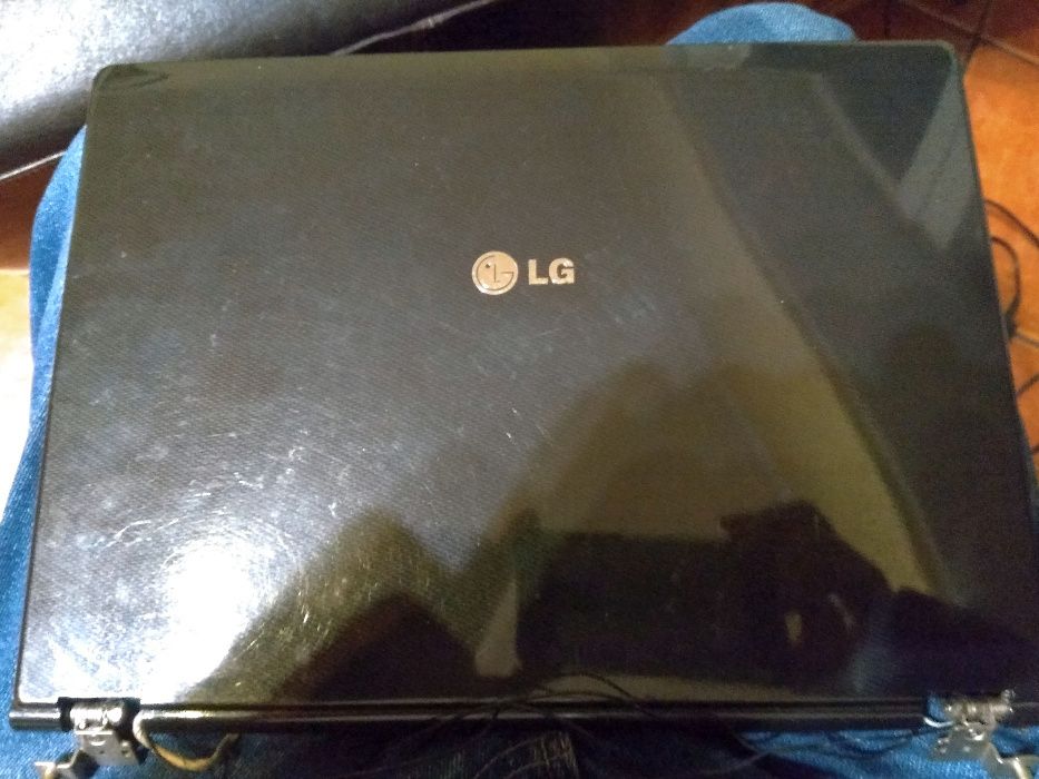 Portáteis LG E500 e LG E300 LGE23 Inteiro e para venda às Peças
