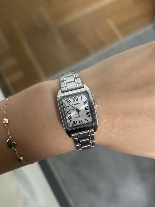 zegarek damski casio srebrny