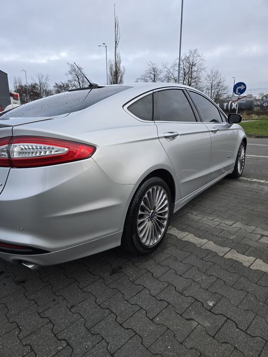 Ford Fusion Titanium Hybrid 2013