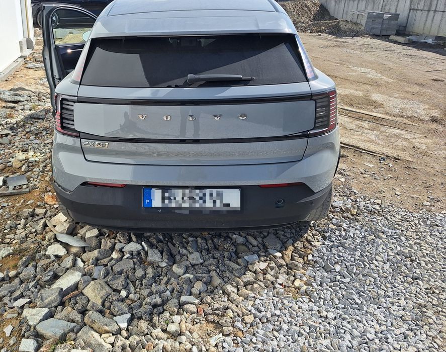 VOLVO EX30 sinistrado 2025