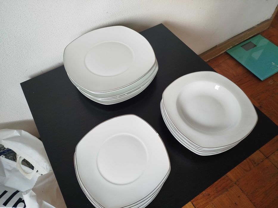 Conjunto de jantar em forma retangular