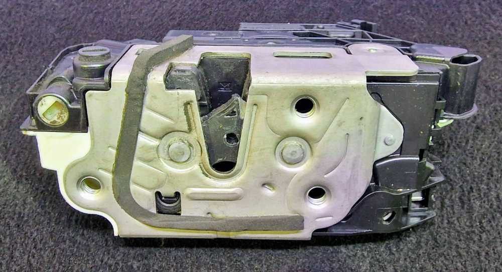 Fechadura / Fecho Porta Trás Esquerdo SKODA FABIA II Combi (545) ano 2007