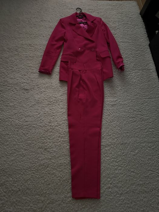 Костюм,рожевого кольору