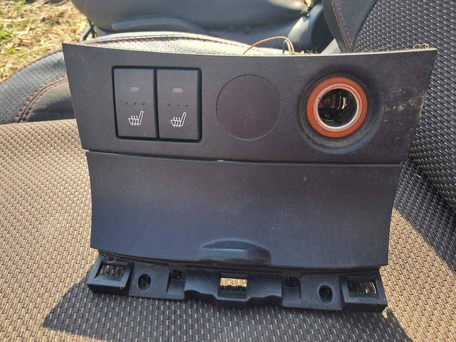 Попільничка прикурювач консоль в торпеду мазда 3 БК BP4L-55211