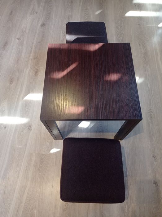 Stolik kawowy+dwie pufy