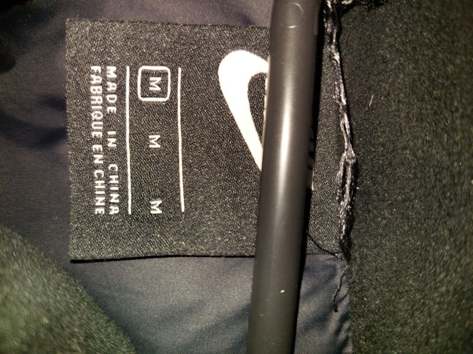 Чоловіча  жилетка  р.  S, M nike нова
поп 40
пог 55
довж 66
пуховик
Но