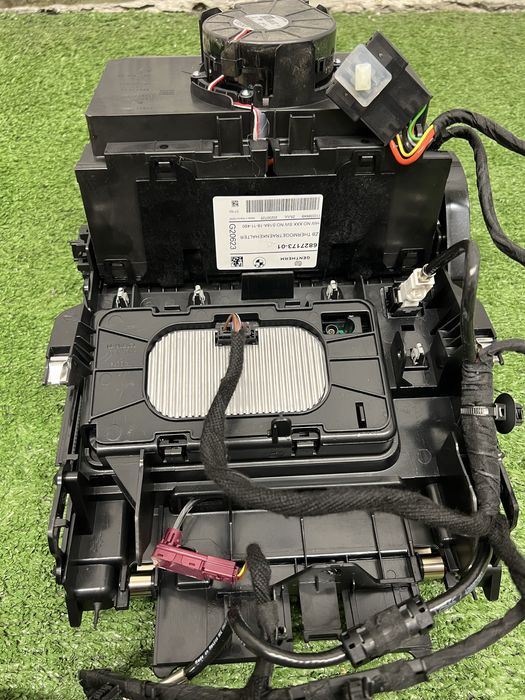 Подстаканники з подогревом и охлаждением BMW G05 G06 G07 РАЗБОРКА