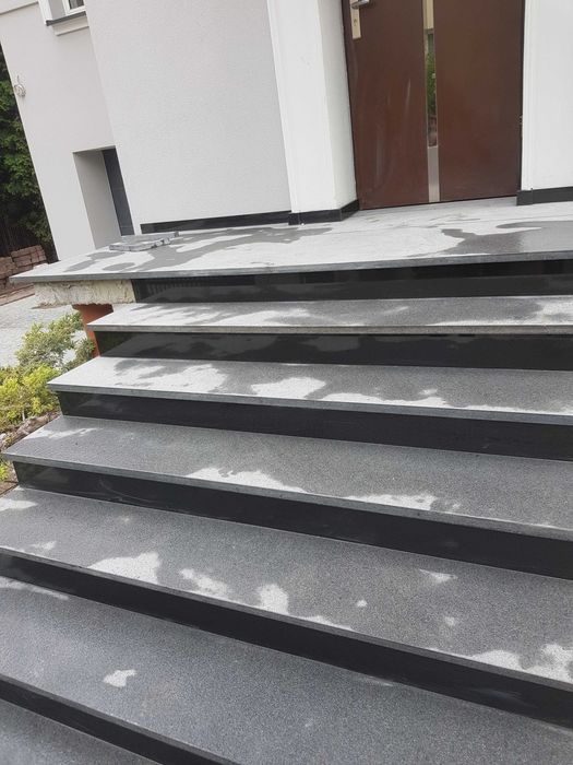 Schody kamienne zewnętrzne wewnętrzne granitowe marmurowe konglomerat