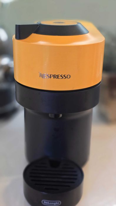 Máquina de Café DELONGHI Nespresso Vertuo Pop ENV90.Y Amarelo
