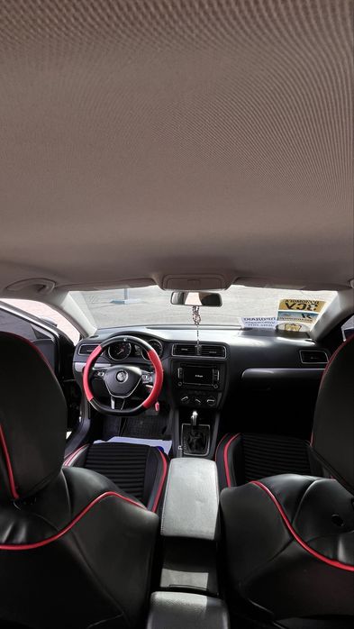 Продам Volkswagen Jetta 2015 года, 1.8 бензин