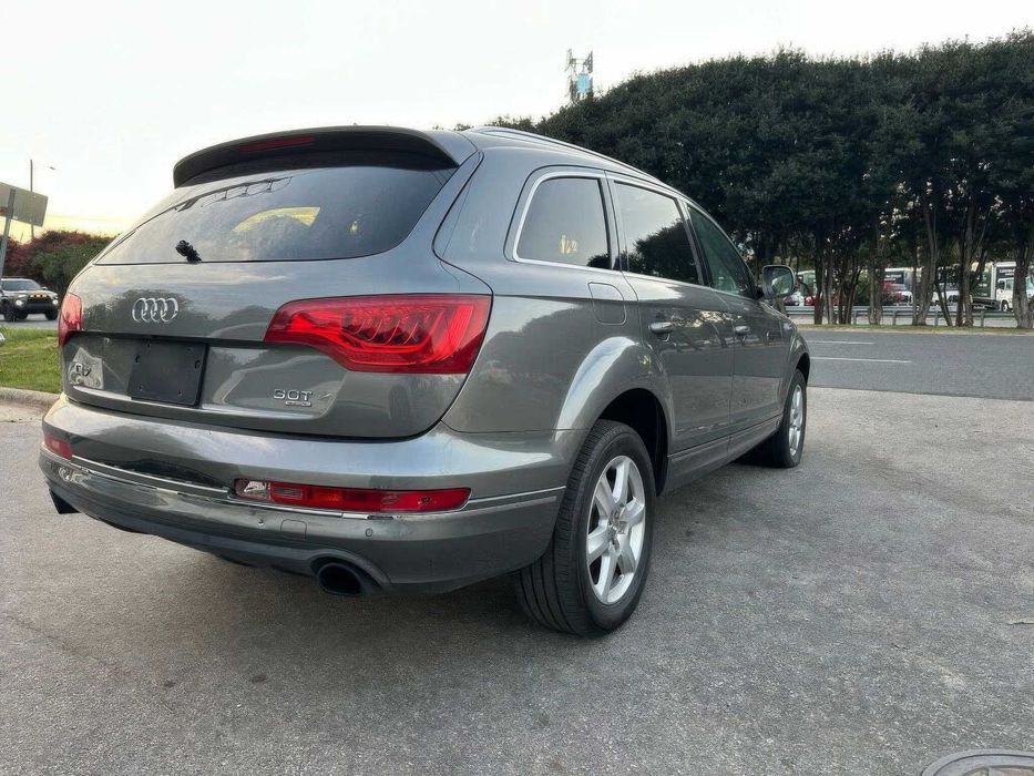 Audi Q7      2015