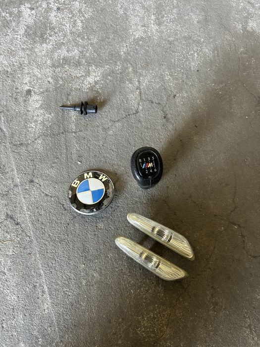 Bmw e90 części czujnik temp lampa przeciwmgielna zamki maski znaczek grill gałka