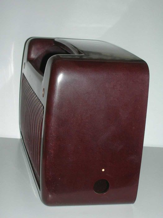 Caixa de rádio Schaub Lorenz modelo Viola em excelentes condições.