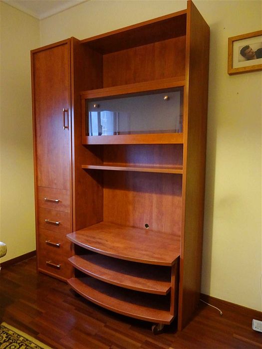 Estante de sala em madeira