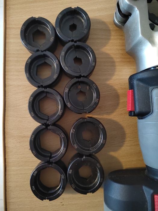 Szczypce hydrauliczne do zaciskania kabli