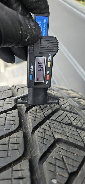 Opony zimowe Pirelli  215/65r17 2szt para