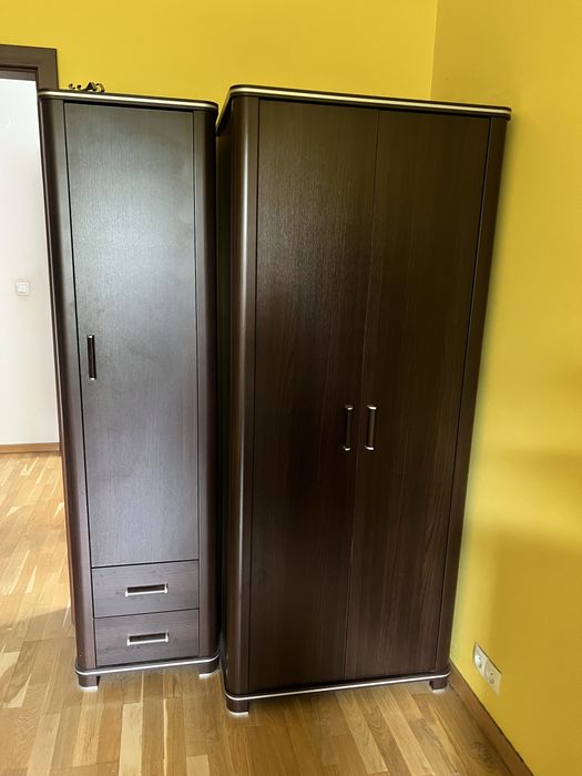 Brązowa szafa 2 drzwiowa