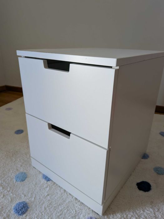 IKEA Nordli cómoda / mesa de cabeceira