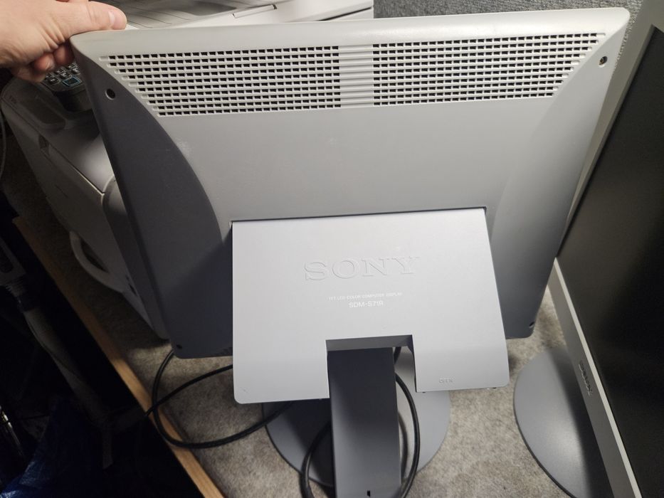 Monitor LCD SONY SDM-S71  używany sprawny 17' 17cali