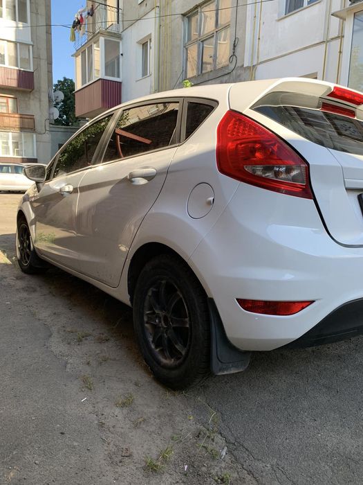 Авто Ford fiesta